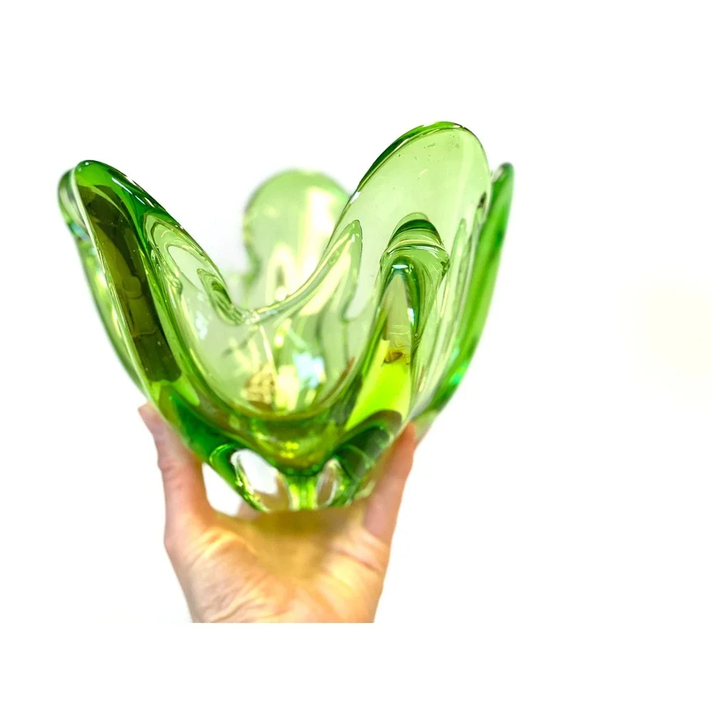 Vintage Mid century‎ green art glass handkerchief bowl - Picture 3 of 11
